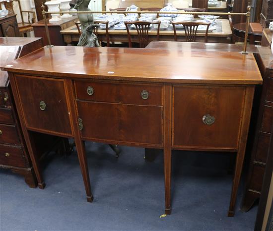 An Edwardian mahogany sideboard W.153cm
